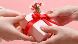 Món quà bạn thích nhất khi được tặng từ trước đến giờ là gì?