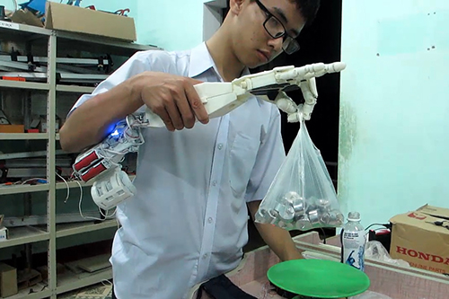 Nam sinh Việt Nam chế Robot đạt giải ba tại Mỹ 